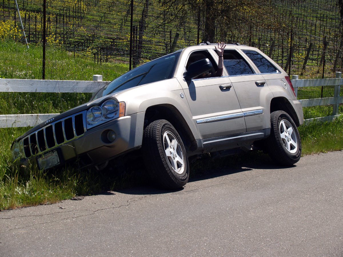 [Jeep+at+angle+in+ditch+for+web.jpg]