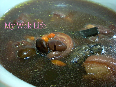 My Wok Life Cooking Blog - "Du Zhong" Kidney Supplement Tonic Soup with Pig Tail（杜仲猪尾补腰汤) -