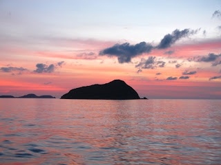 sunrise on the ferry from el nido to coron