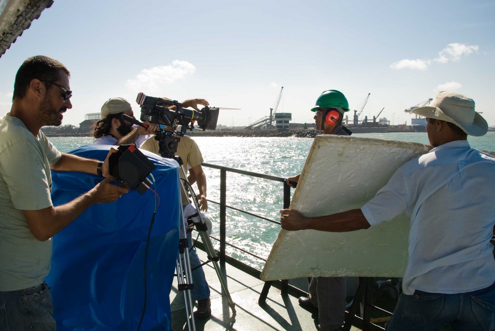 [0312-clipe_gov_pe-04_12_2008.jpg]