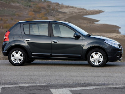 2009 Dacia Sandero - Side