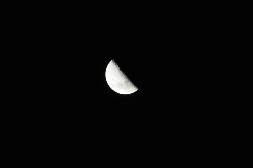 [01+-+the+dark+side+of+the+moon.jpg]