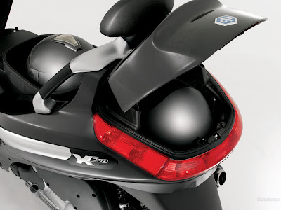 Piaggio XEvo scooter detail pictures