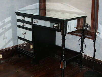 Mirrored Furniture Vanity on Mirrored Vanity Desk