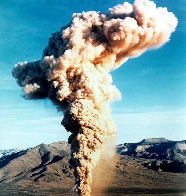 THE STORY WITH NO ENDING Flashlights and Explosions