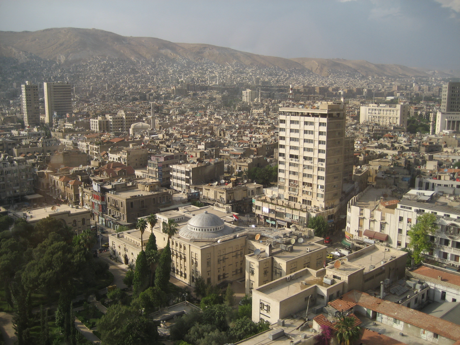 [damascus+from+cham+02.JPG]