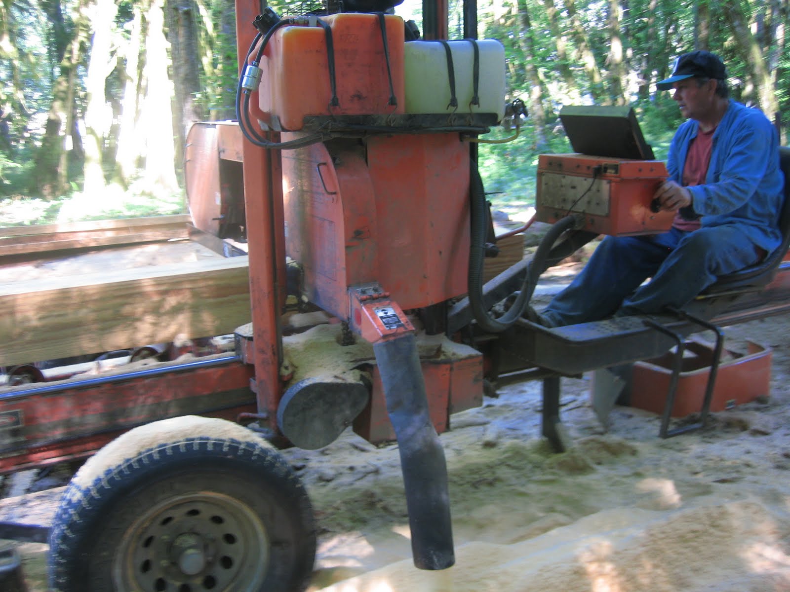 [LLF-+milling+wood,+barn+shots+8&9-09+076.jpg]