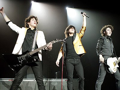Jonas Brothers: Top 10 Momentos del 2008!! 10+jonas_brothers-lmite+blogdelatele_blogspot_com