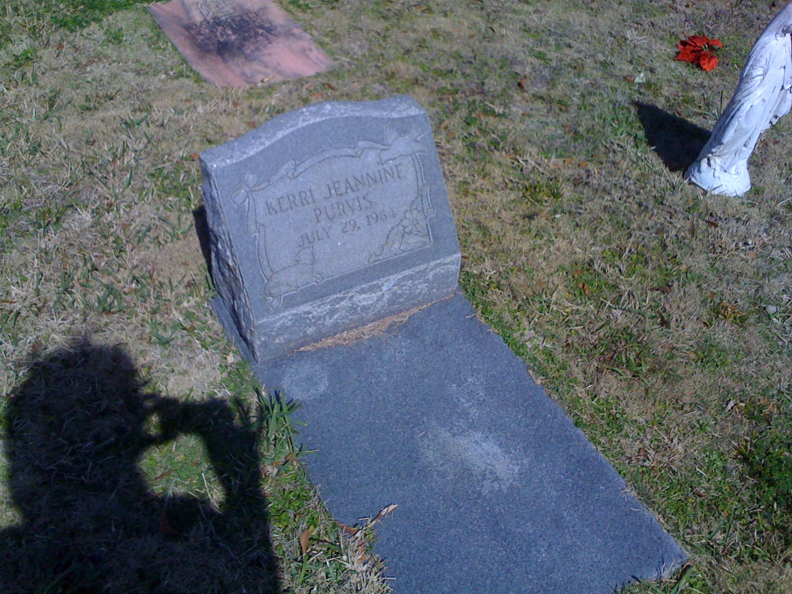 [geneva+baby+grave.jpg]