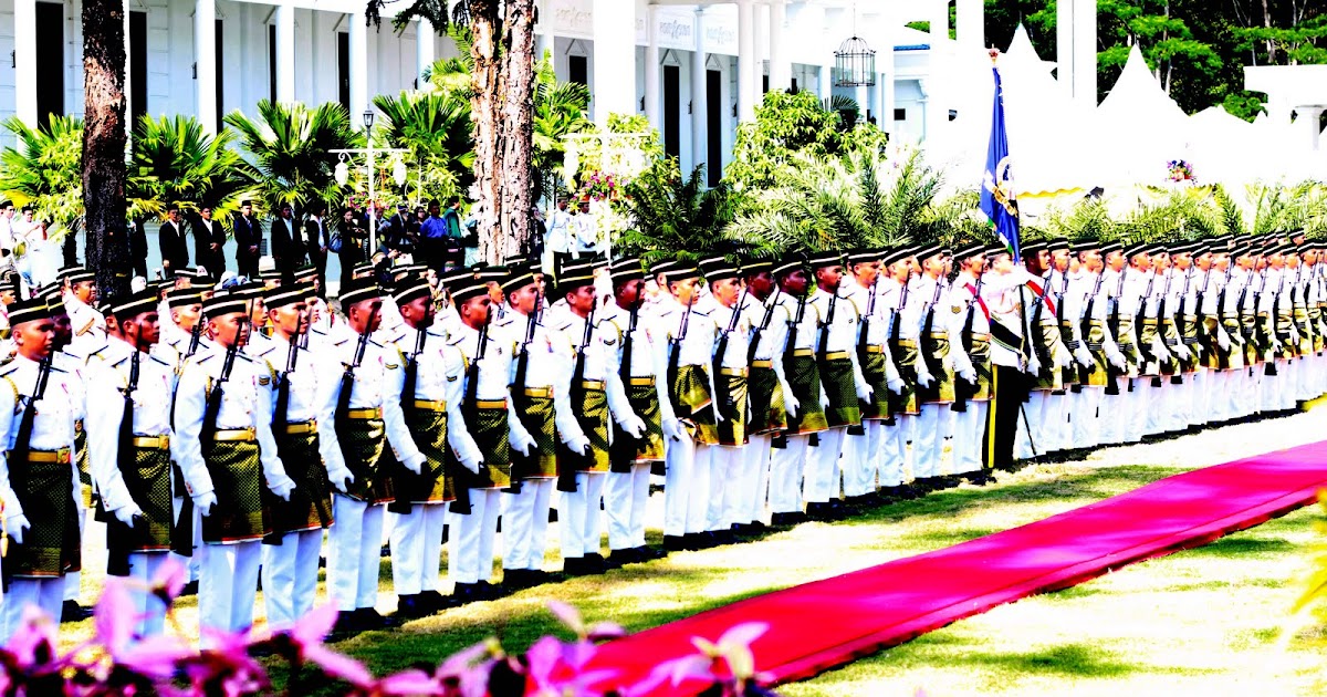 Ironies Photo Pertabalan Yang Dipertuan Besar Negeri Sembilan ke11