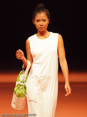yako reyes bag philippine fashion week spring summer 2010 baggets