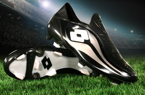 shoes used in football