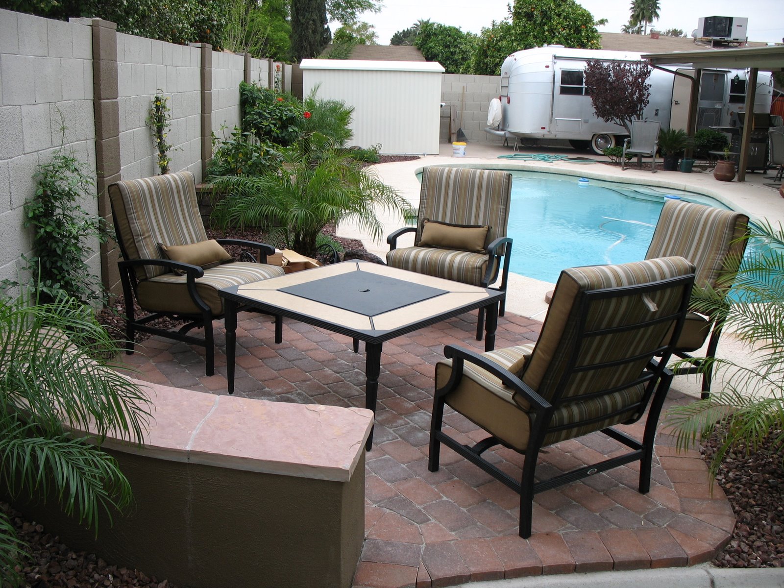 [sitting+with+a+trailer+view.JPG]