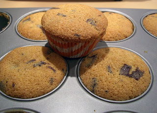 chocolate chip muffins (onemorehandbag)