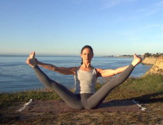 Pose Yoga yang H*t dan Menantang