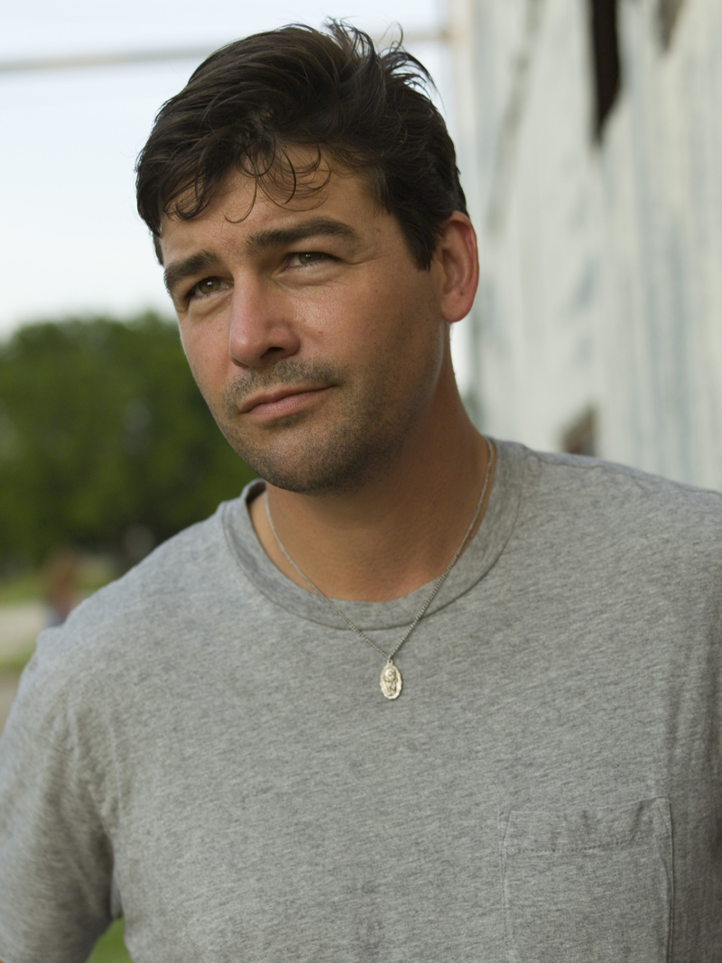 Kyle Chandler Lays