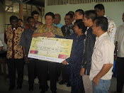 Donation to SK St Mark Perai by Major Huan