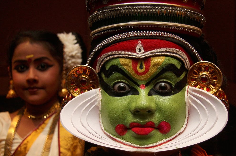 [India-ColorfulImages-GreenFace.jpg]