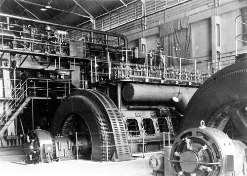 [De+nieuwe+Sulzer+7+T+48+dieselmotoren+van+de+Electrische+Centrale+1937.jpg]
