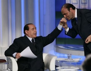 bruno-vespa-baciamano-a-silvio-berlusconi.jpg