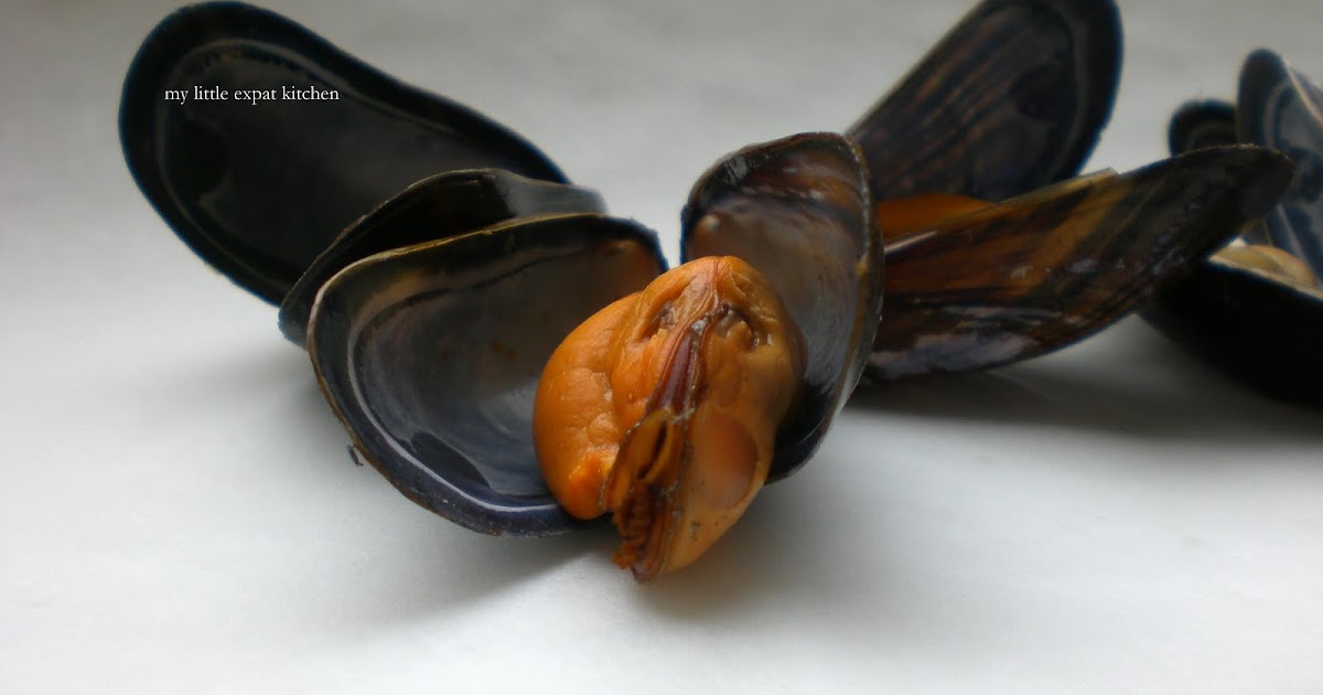 My Little Expat Kitchen How to clean mussels