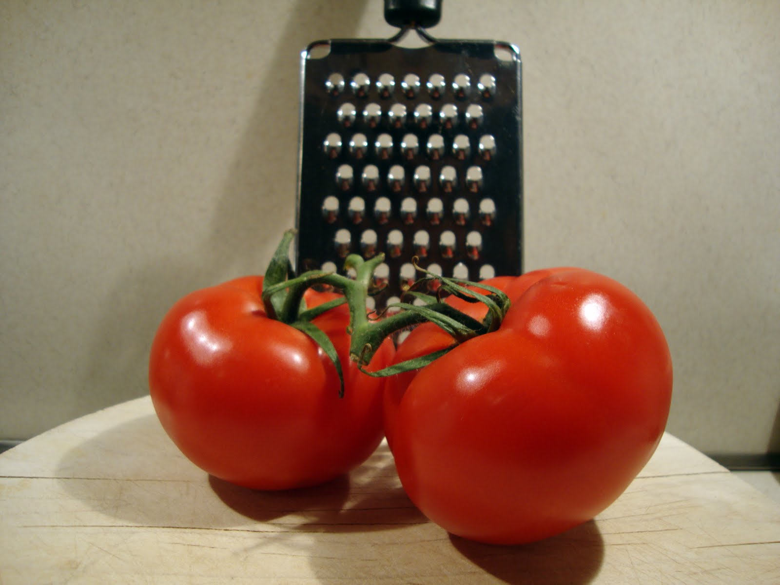 [tomatoes+and+grater.jpg]
