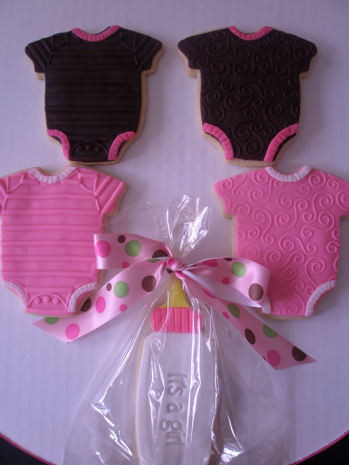 [Pink+and+Brown+Onesie+Cookies.JPG]