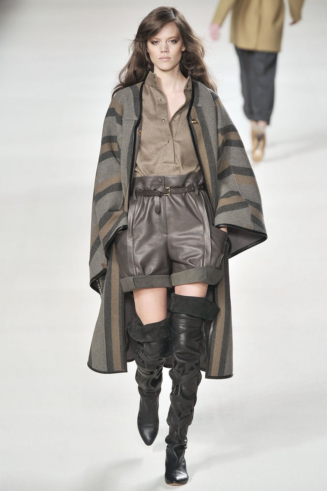 [Runway+-+Chloe+FW0910+HQ+via+vogue.co.uk.jpg]