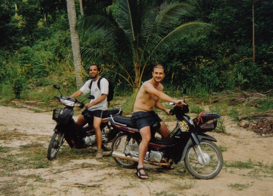 [Motos+en+ko+phan+gan.jpg]