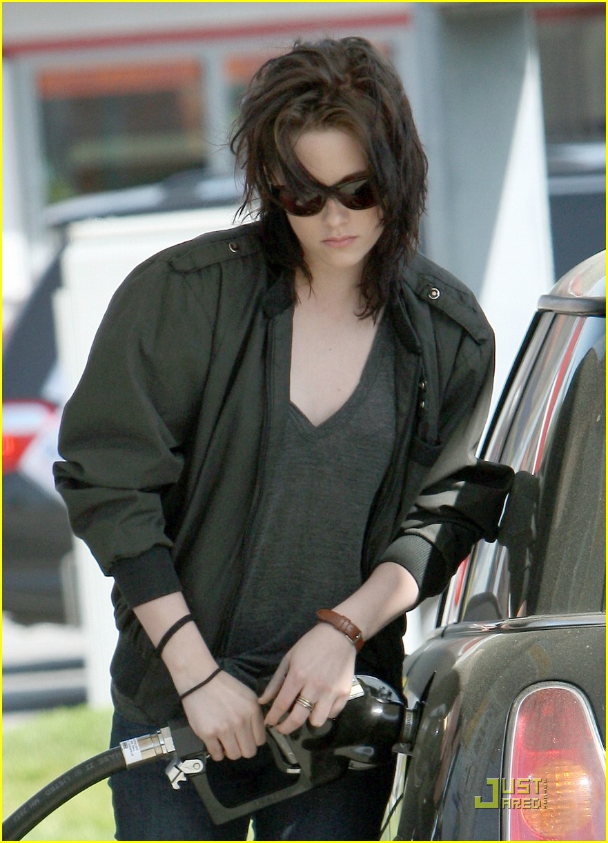 [kristen-stewart-cooper-cool-18.jpg]