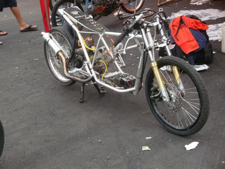 Balap Motor Drag Bikes Matic di Indonesia title=