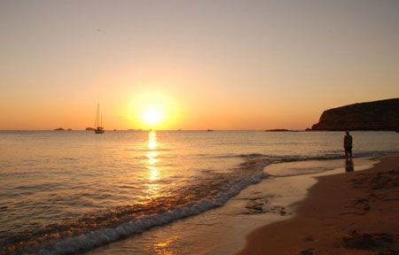 [ibiza-beach-565861437.jpg]