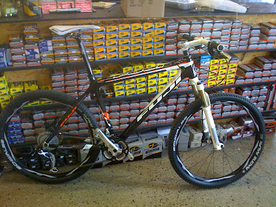 fuji carbon fiber mountain bike
