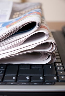 [img-cs---online-journalism-newspaper-stack-on-laptop_135644516661.jpg]