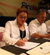 FIRMA LA PROFRA ELBA ESTHER GORDILLO MORALES Y EL GOBERNADOR DEL ESTADO JESUS AGUILAR PADILLA