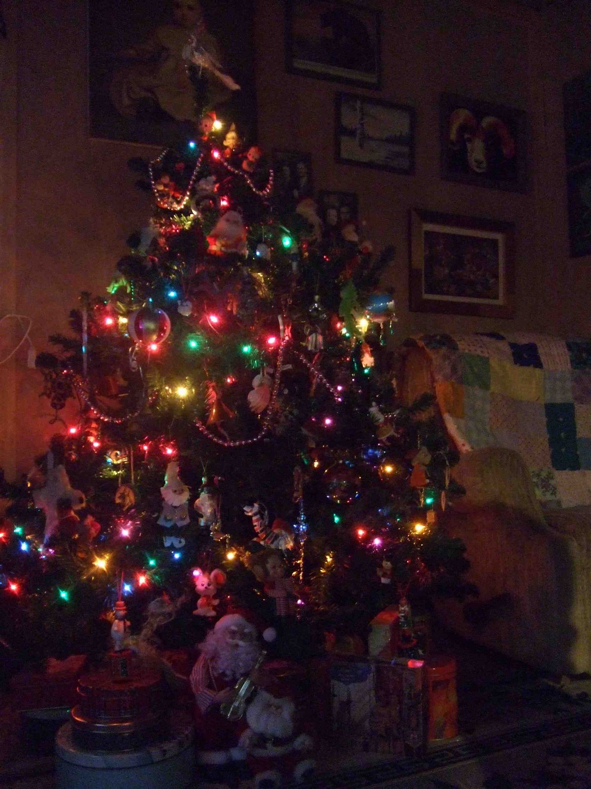 [ChristmasTree01.jpg]