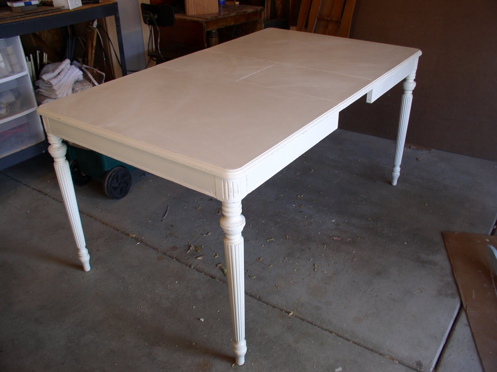 Wallmarks Butterfly leaf dining table