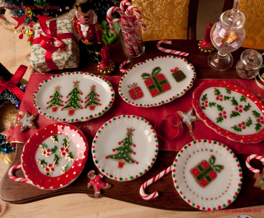 Hummingbird Miniatures: December 2010