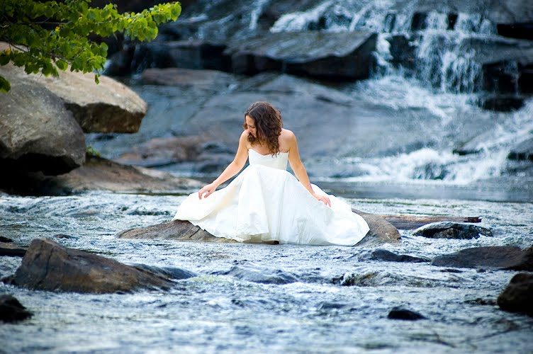 [trash-the-dress-2.jpg]