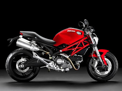 Ducati_Monster696