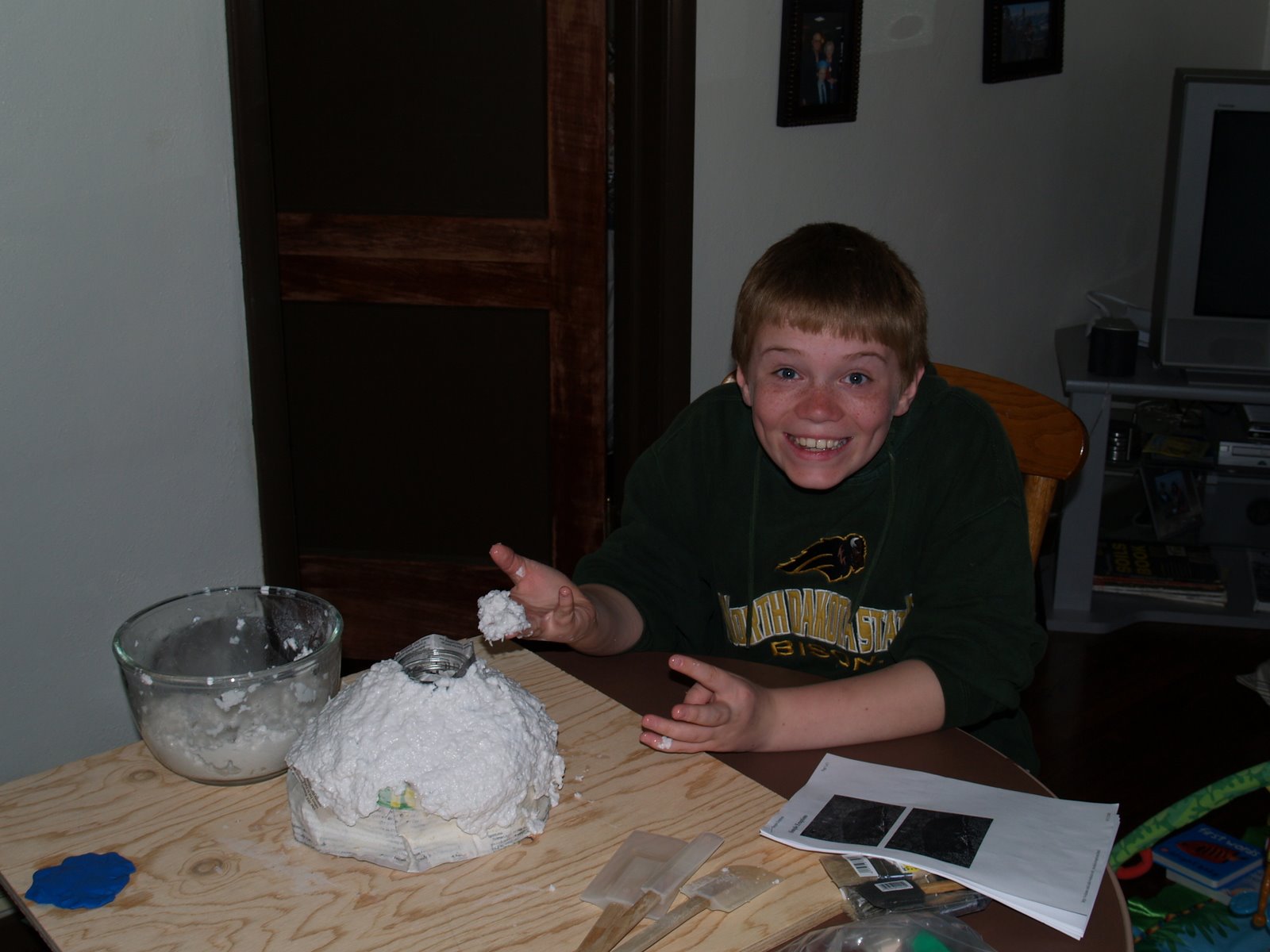 [making+volcano4.JPG]