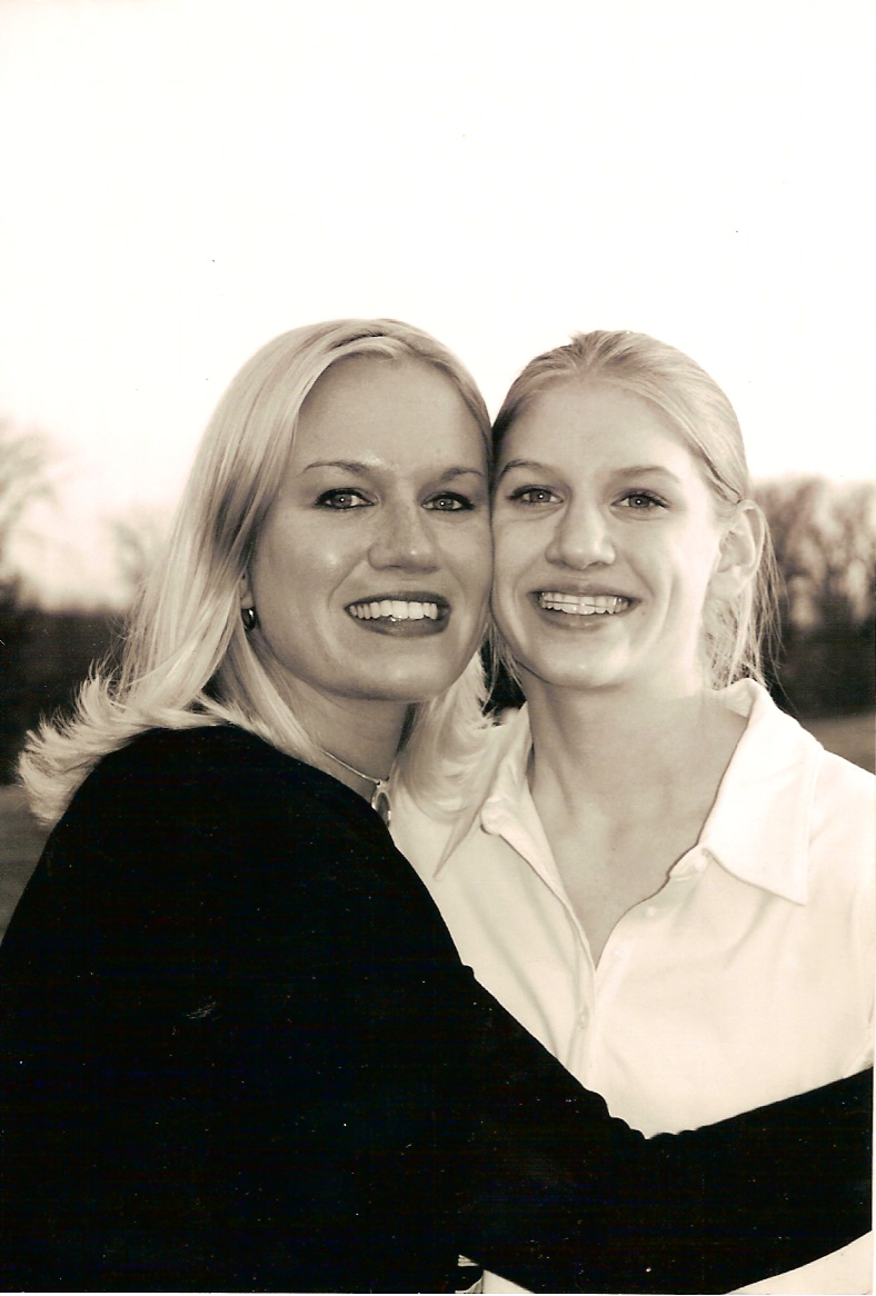 [katie's+college+grad+with+kirsti.jpg]