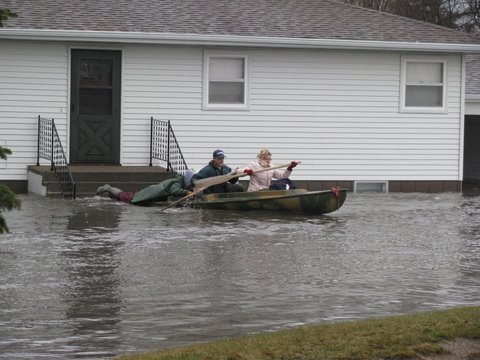 [canoe+push.JPG]