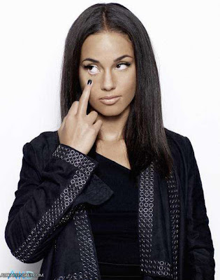 http://3.bp.blogspot.com/_YRoA7yT8EpQ/SvNztZ0EejI/AAAAAAAAECc/Fo_laaqZ7mQ/s400/alicia+keys+middle+finger.jpg