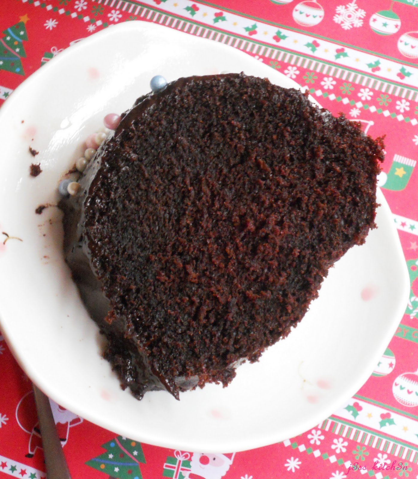 j3ss kitch3n: A Christmas Cake - Super Moist Chocolate Cake 柔软巧克力蛋糕