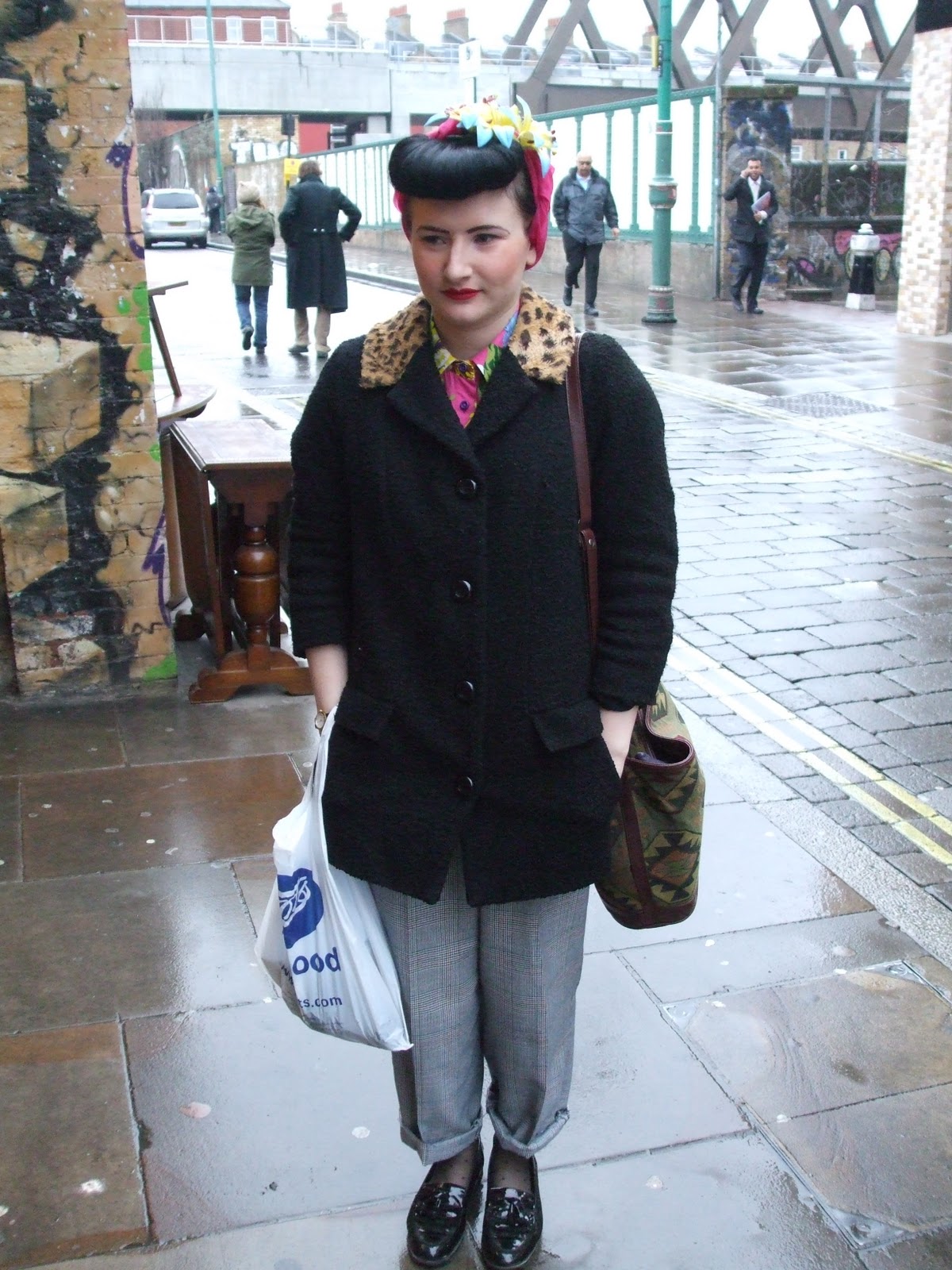 to open my eyes to this glamour...