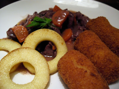 Essen Ist Fertig Lamm In Rotwein Jus Mit Kroketten Und Bratapfel