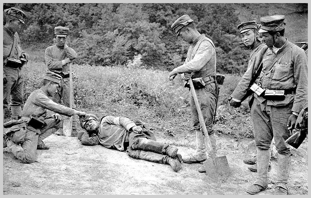 Japanese soldiers with a wounded Russian Remember this was 1904 and there