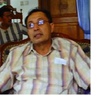 [Yislam+Alwini+ketua+tim+komnas+Independen+pusat.JPG]