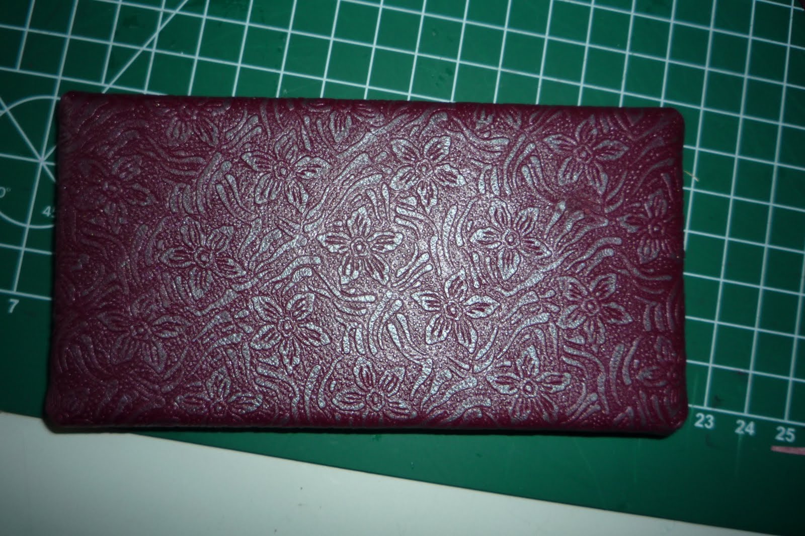 MiniMumm: Tutorial - ein Möbelstück mit Leder/ Stoff beziehen